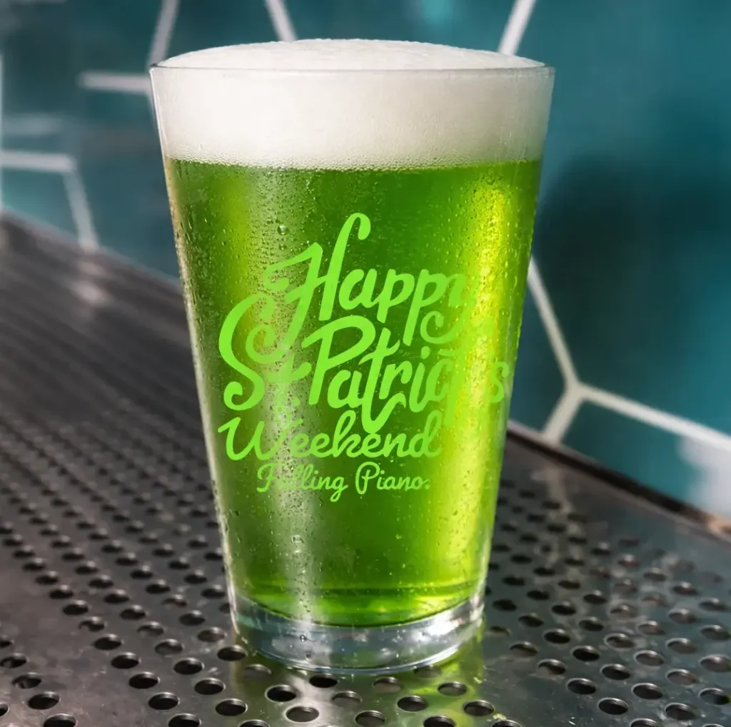 Cerveza verde artesanal para celebrar el St. Patrick's Day CDMX.