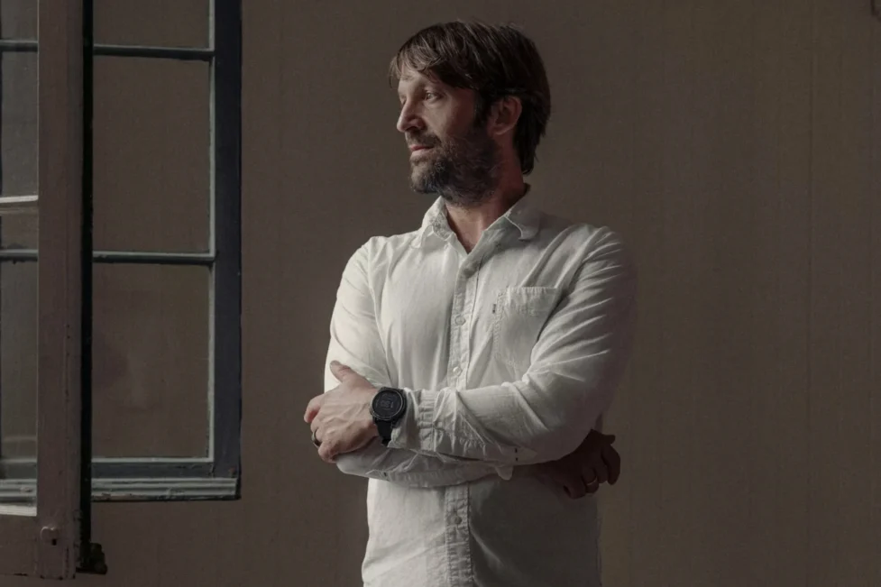 El chef René Redzepi en una toma de perfil. Imagen de portada para la nota sobre su salida de Noma y la pérdida de patrocinios tras el escándalo en su cocina.