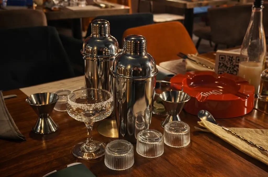 Coctelería especial para la experiencia de maridaje entre habano y tequila en Spirit Rooms, Condesa, CDMX.
