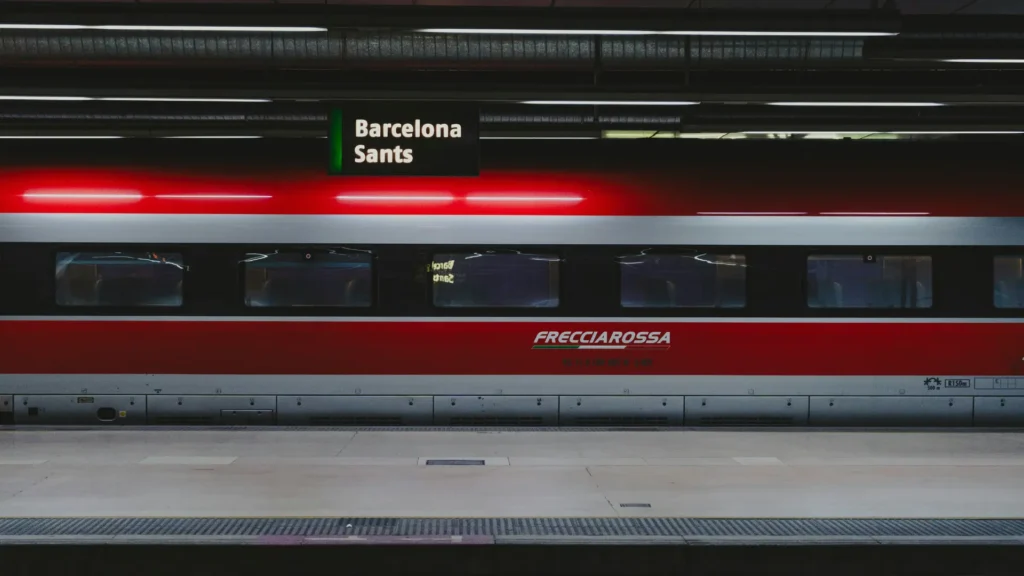 Tren Frecciarossa en Salerno; transporte de alta gama y conexión de alta velocidad en la región de la Campania.