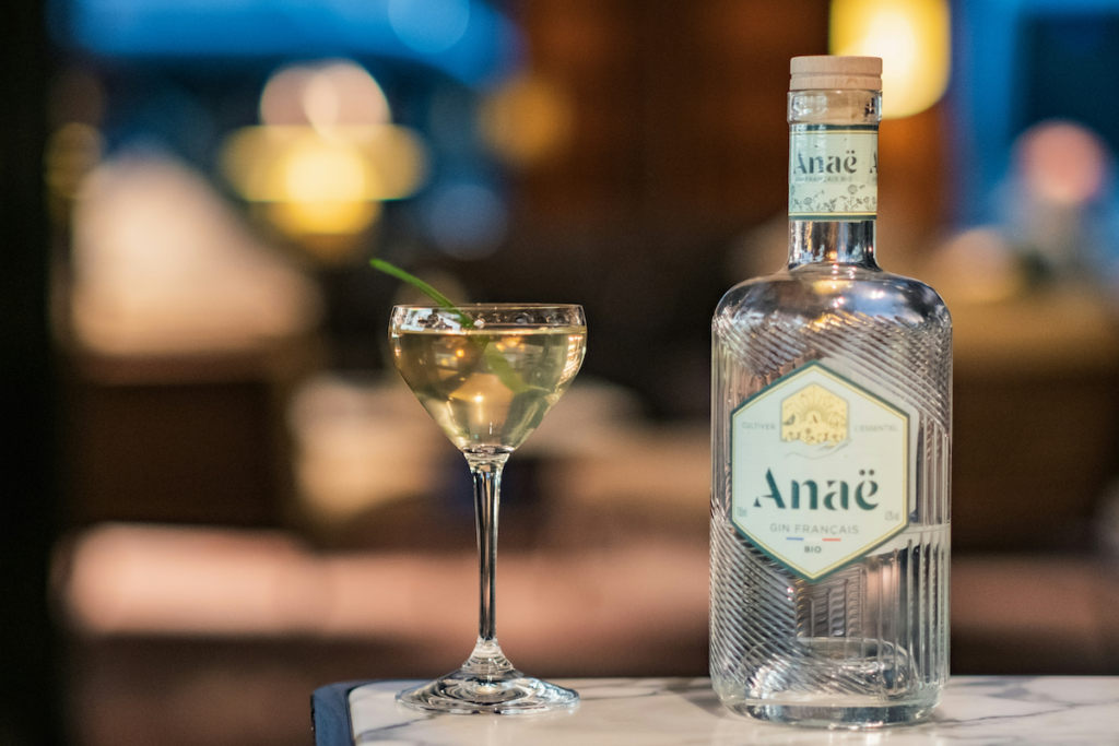 Cóctel martini elaborado con vermut blanco.