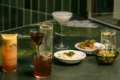 Bar Mauro en Ciudad de México, reconocido como el mejor bar de México y número 2 en North America’s 50 Best Bars 2026, con bartender sirviendo un cóctel en barra.