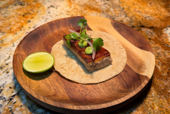 Preparación gastronómica de Alaia, restaurante participante de #AmexForFoodies en Ciudad de México